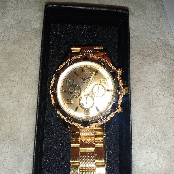 Watch - Picture 5 of 9